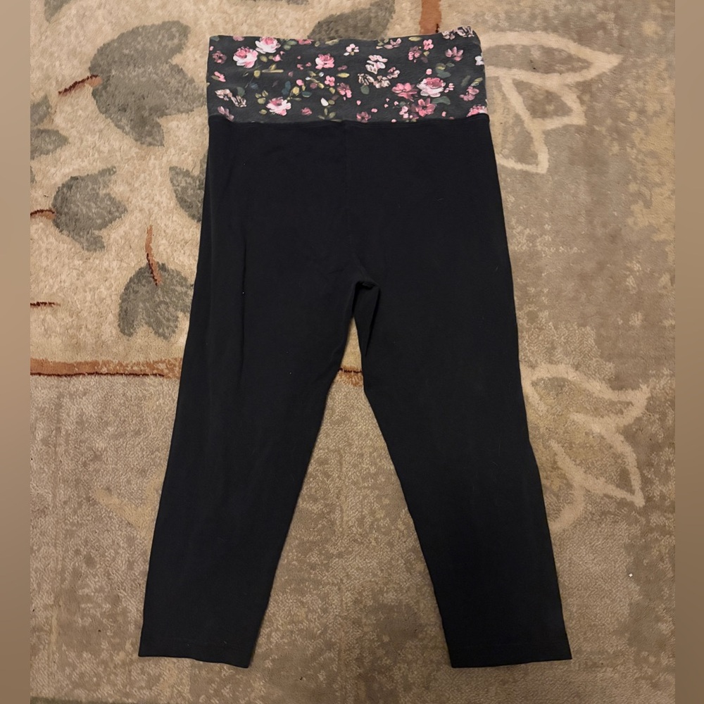 Victoria's Secret Capri Leggings - Picture 2 of 3